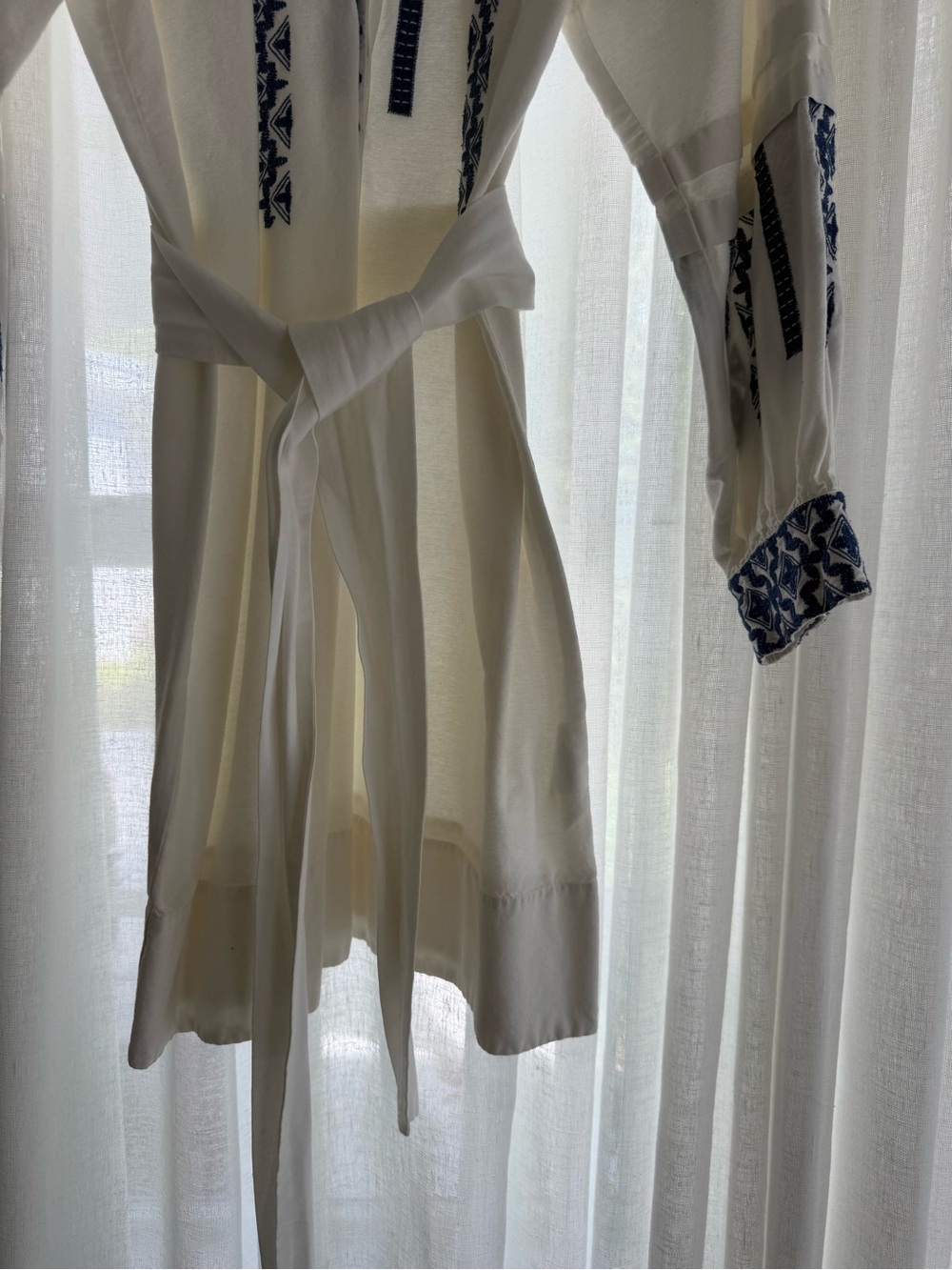 Club Monaco White Dress with Navy Embroidered Trim - Picture 4 of 5